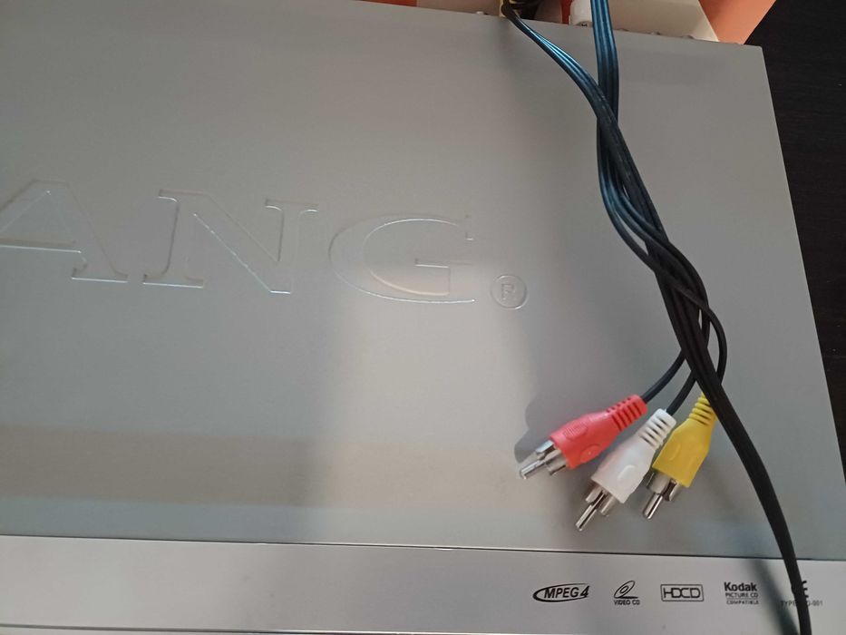 Ново DVD player Sang
