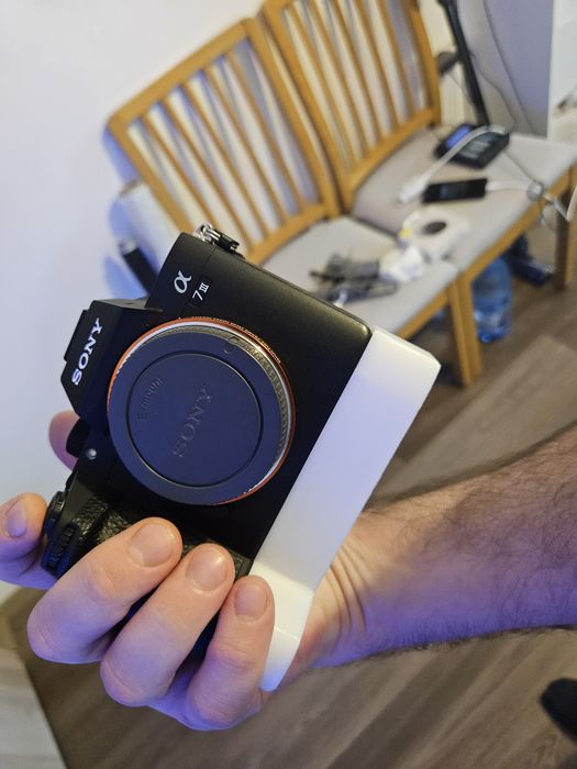 Grip Sony A7III si Sony A9