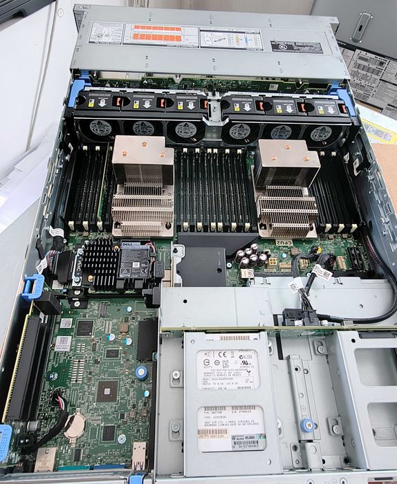 Сървър Dell R740XD 12LFF + 4SFF 2*Xeon Gold 6230 64GB