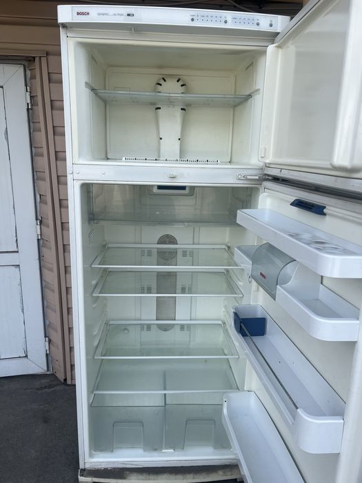 Холодильник двух камерный