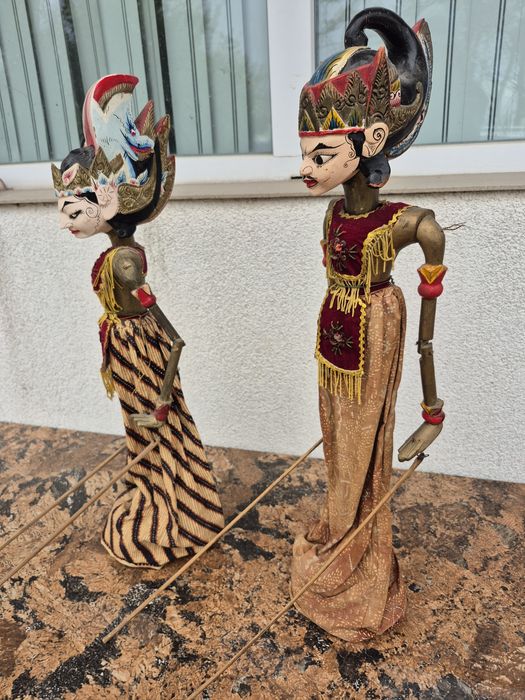 Vând 2 papusi statuiete lemn,scluptate,pictate manual ,Made Indonezia