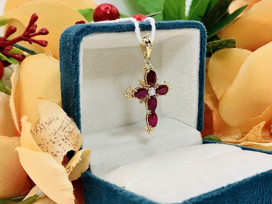 Дизайнерский золотой кулон – Христианский Крест с бриллиантами