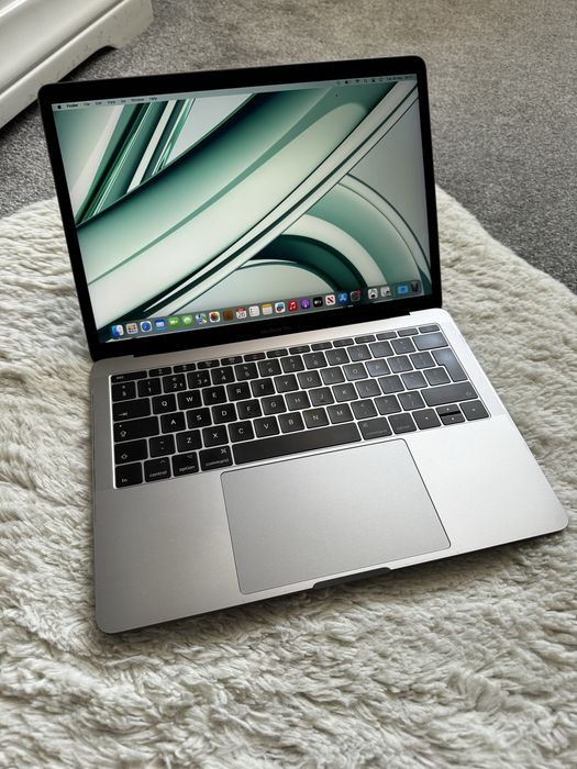 MacBook Pro 13 2017 i5 2.3GHz 16GB RAM, 512GB SSD A1708 Отличен