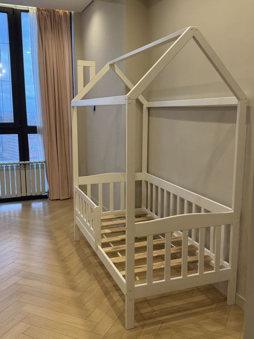 Кровать детская домик