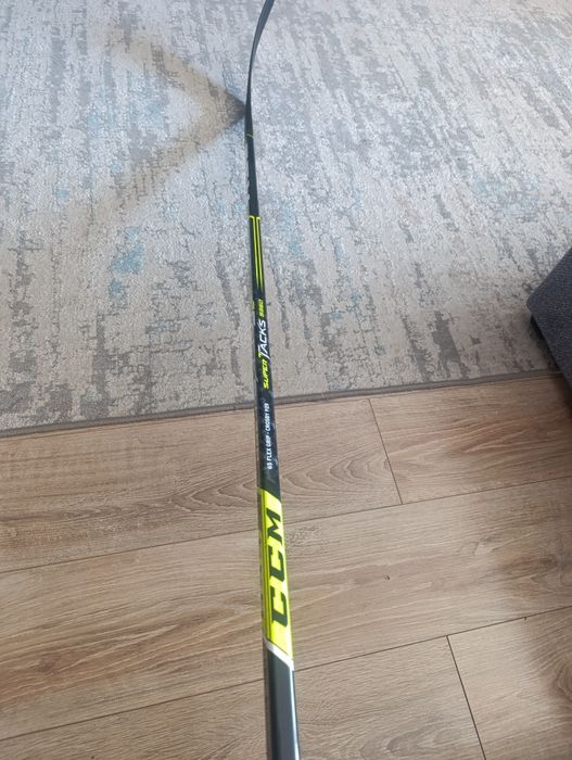 хоккейная клюшка