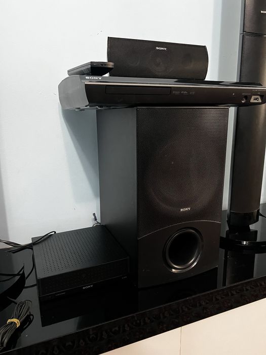 Домашний кинотетар SONY HBD-SZ1000W с колонками и сабуфером в отлич со