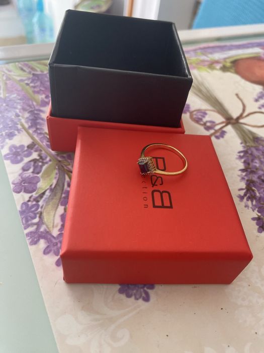 Inel cu safir si diamante