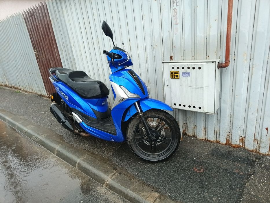 Închiriez scuter 125cc