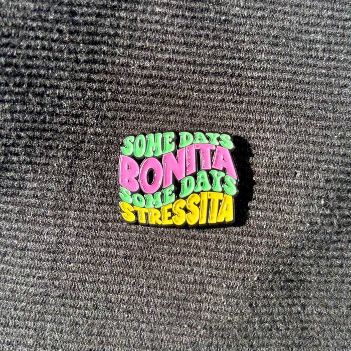 Цветни и забавни емайлирани значки(пинчета) за всеки стил