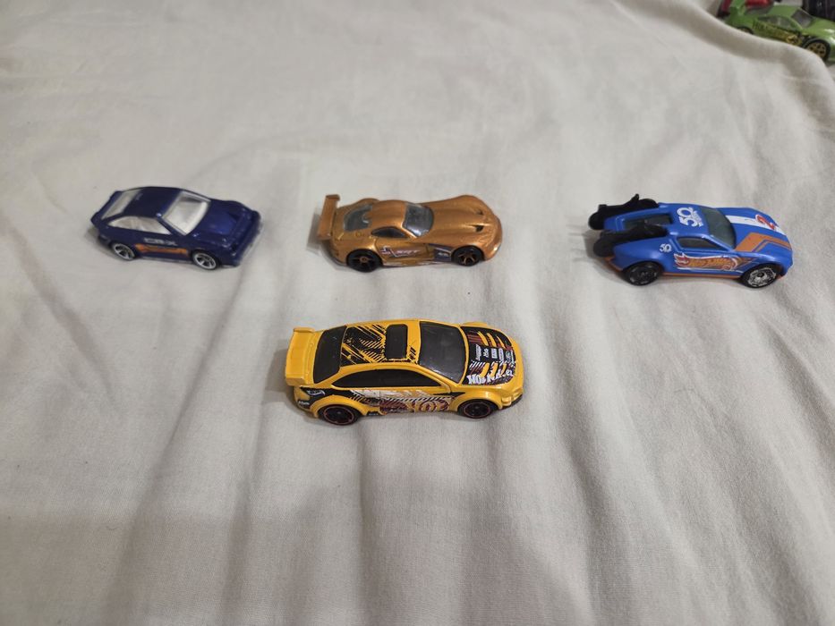Hot wheels машинки