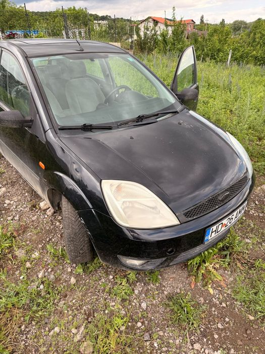 Vând Ford Fiesta din 2002.