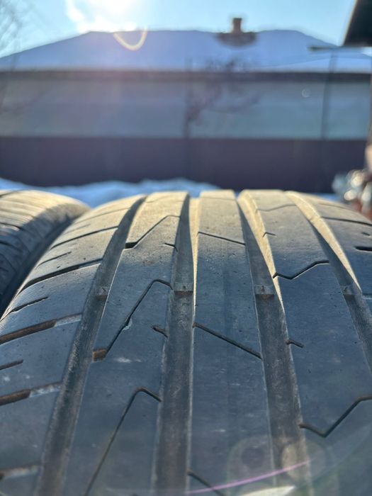 Vând cauciucuri Hankook 215.55.16 vară