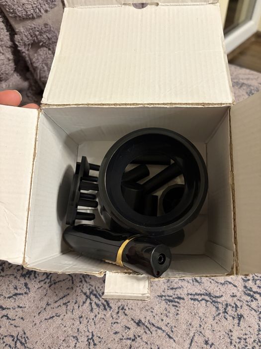 Уред за почистване на четки за грим