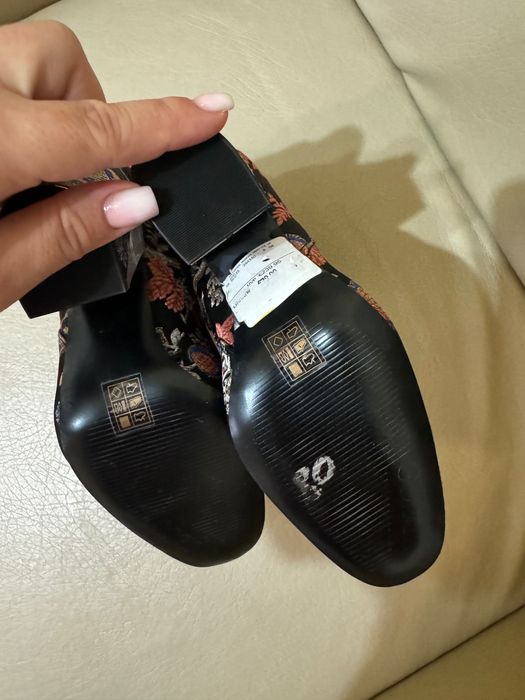 Cizme/botine Guess noi, cu eticheta