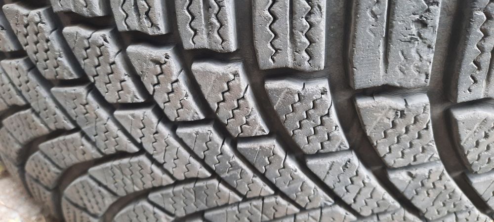 4 броя зимни гуми 235 45 18 Bridgestone  8mm