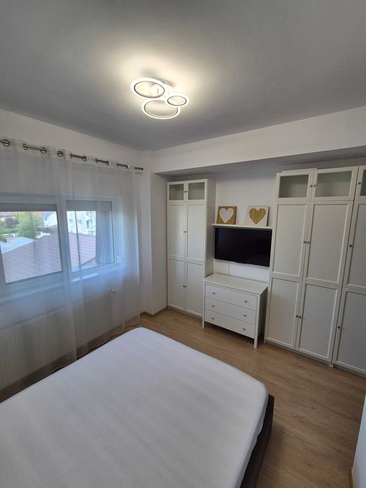 Vand apartament cu 3 camere