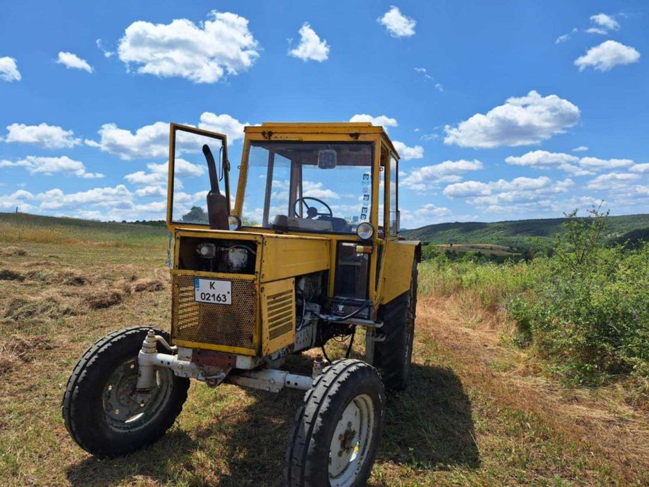 Продавам трактор