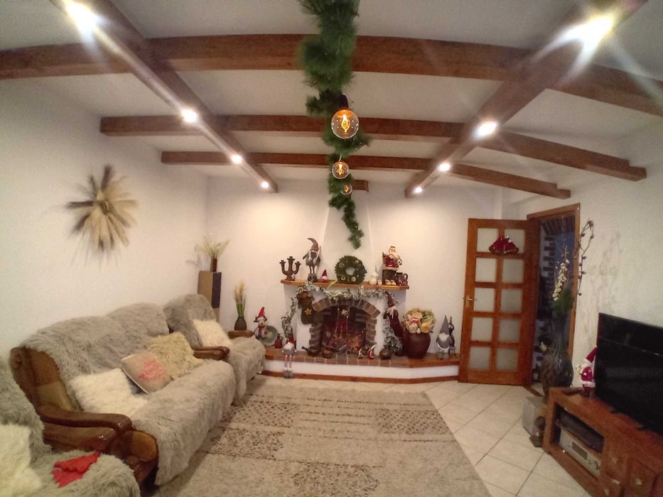 Apartament 4 camere, 103 mp totali, semineu, finisaje lemn masiv