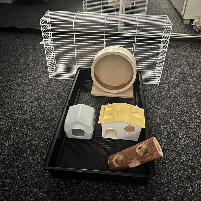 Cușcă cu accesorii pentru hamster