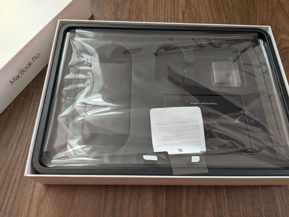 Cutii Laptop Apple MacBook Pro si iPad Pro