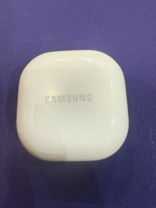 Слушалки Galaxy Buds FE и подарък флашка