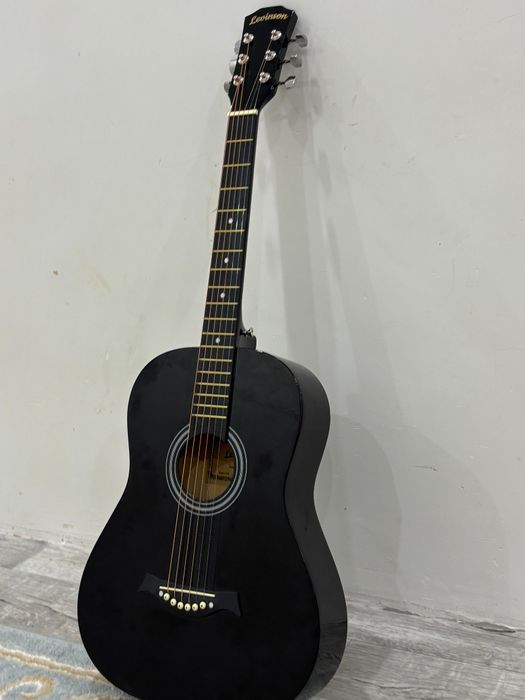 Гитара сатылады новый каропкасыда бар