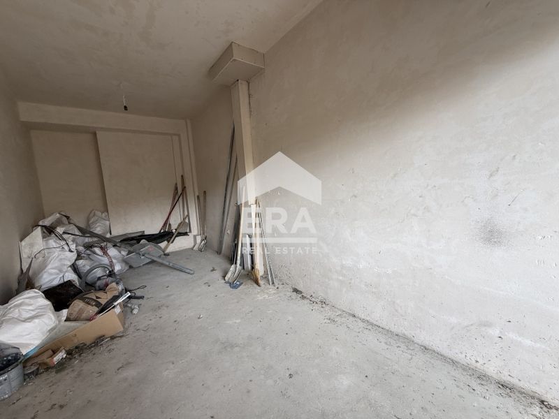 Партерен гараж и открито паркомясто за продажба, с ток и вода, в новоп