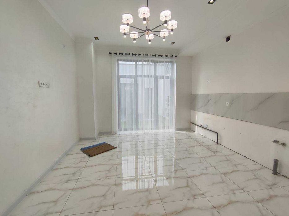 Большой , красивый -белоснежный дом!