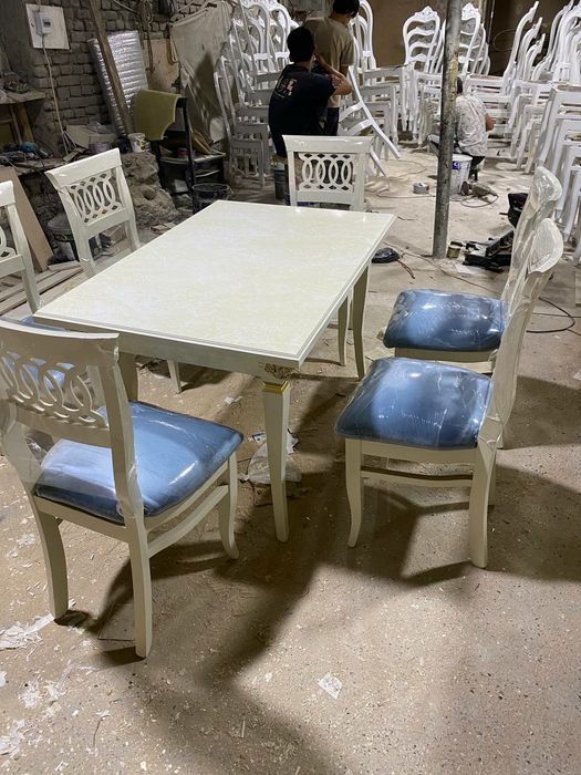 Mehmonxona va Oshxona uchun stol va stullar