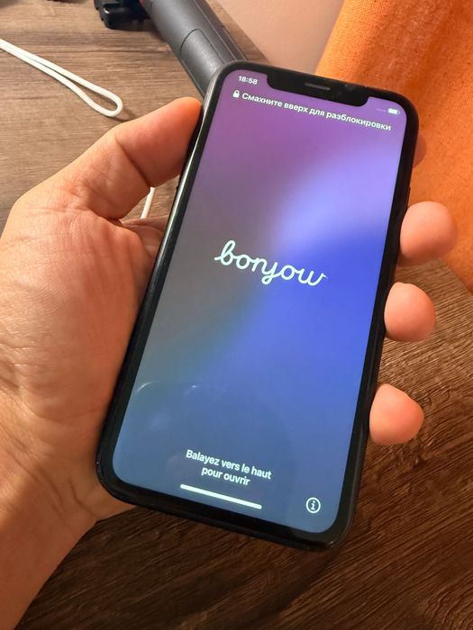 iPhone XR 128 гб. Хорошее состояние. Не ремонтировался. Все оригинал