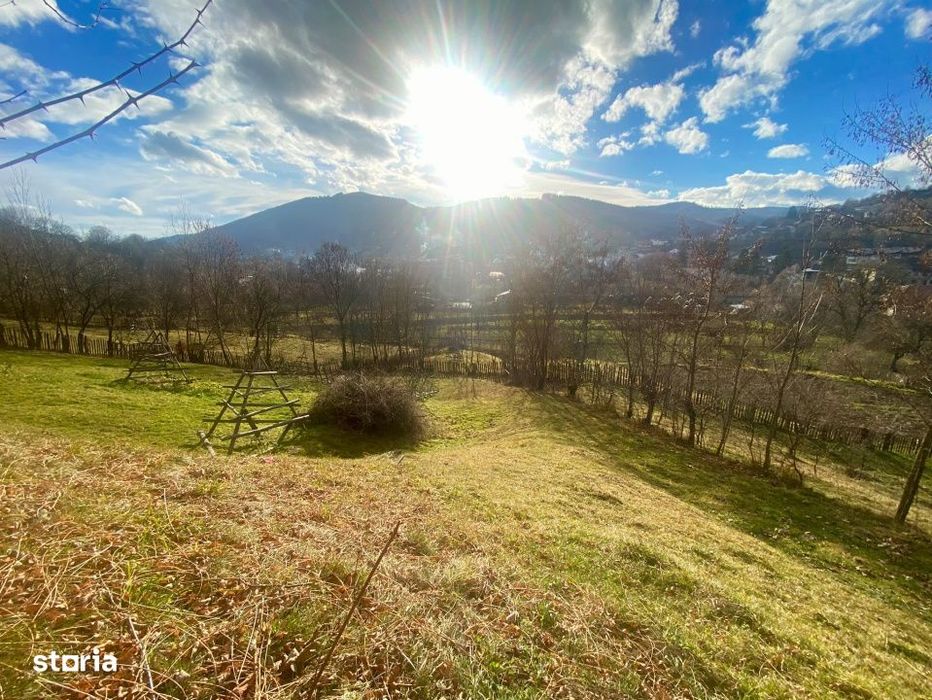 Teren in sat, cu fundatie casa P+1, vedere larga, langa rau