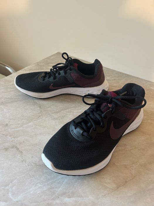 Маратонки NIKE 42 номер