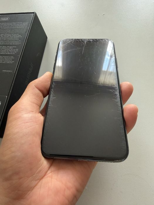 Продам Iphone 11 pro Max 256