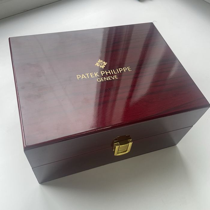Продам часы Patek Philippe в подарочной коробке