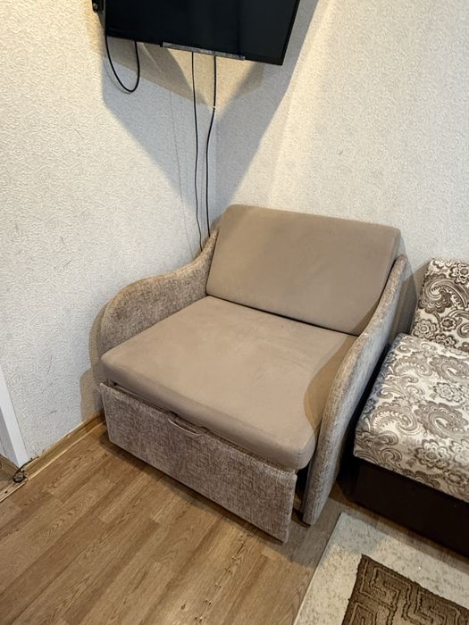 Диван с креслом