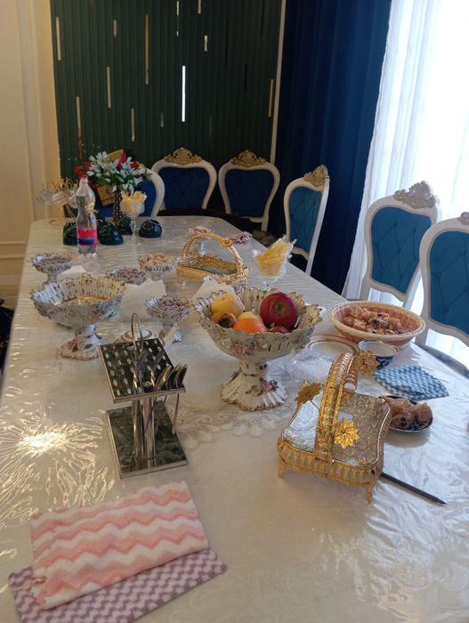 Мебель, большой стол и 12 стулья