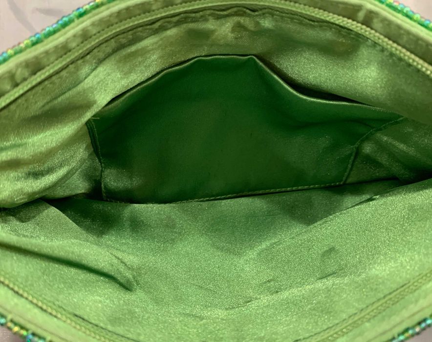 Gentuta cu margele cusute si franjuri de margele