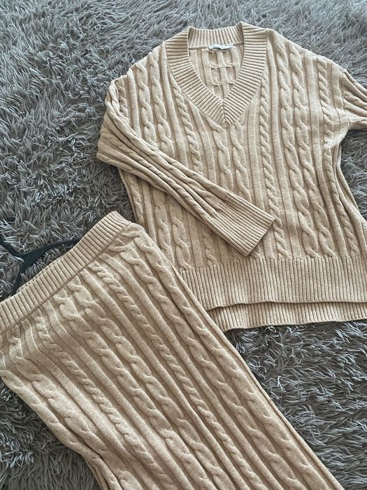 Продам теплый вязаный костюм