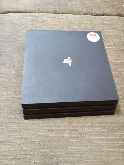 Продам playstation 4 pro 1ТБ.(не прошитая, чистая).
