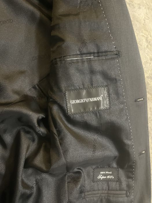 Costum barbati Giorgio Armani