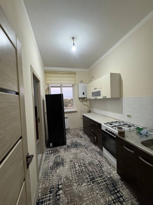 Срочно здаеться квартира в аренду чирчике 2 микрорайоне новостроека