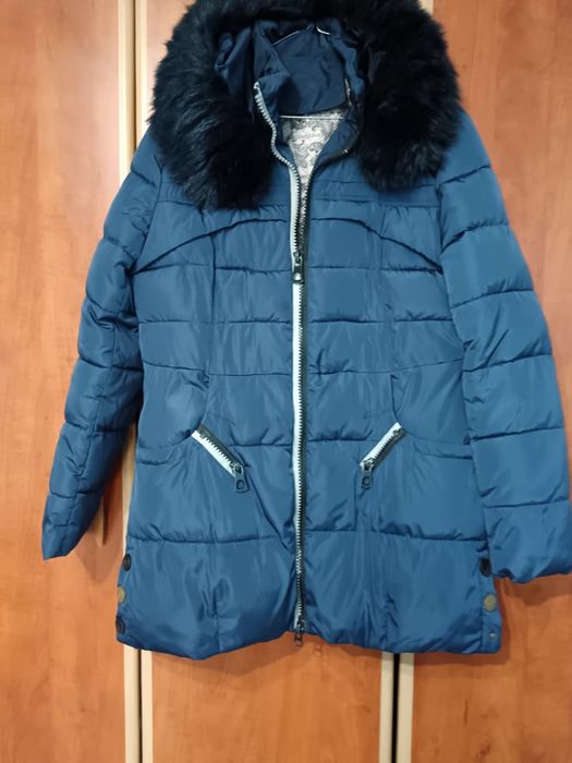Vând Geacă Damă cu  Glugă și Blanită Mărimea- L