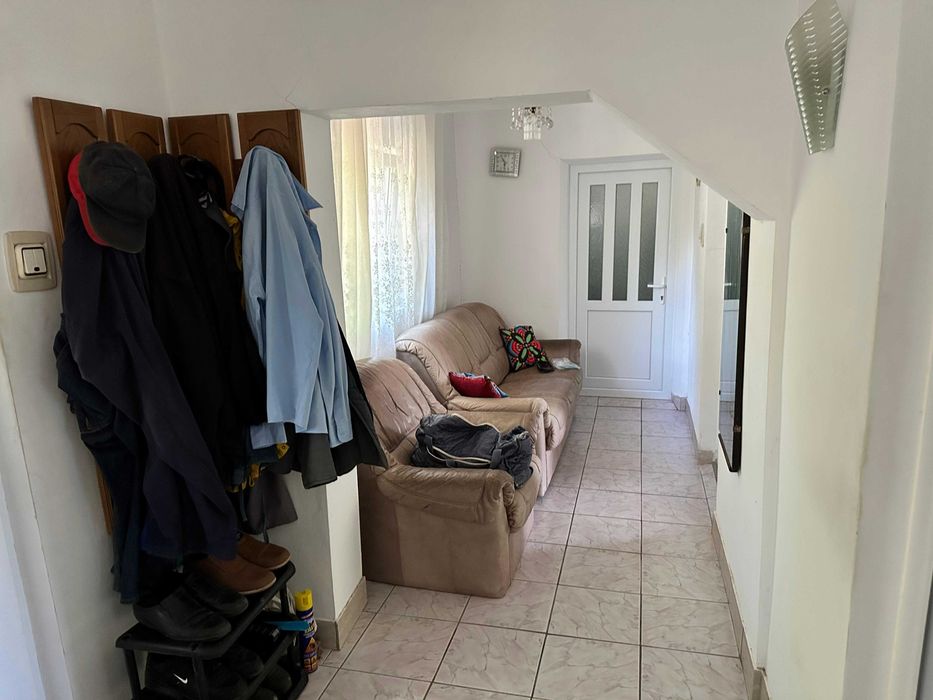 Casă de vânzare în Izimșa, comuna Obârșia de Câmp, jud. Mehedinți – teren 2.000 mp.