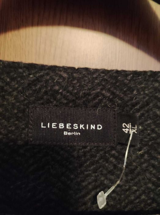 Стилно топло класическо палто LIEBESKIND Berlin, 100 процента вълна