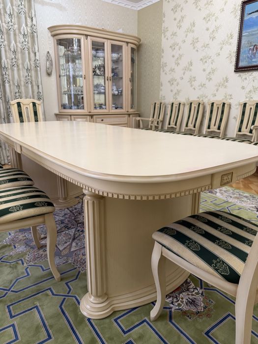 Продам стол в гостиную, зал