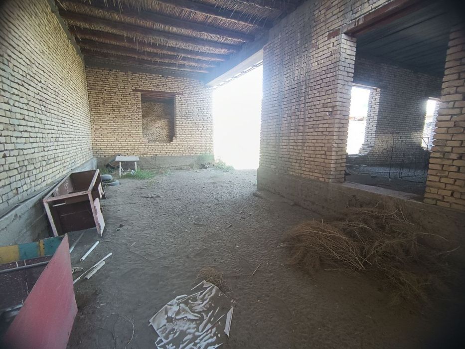 Uy sotiladi İpodrom bozori ketaverishda taxta bazani oldida