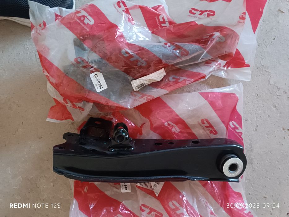 Тойота хайс Рычаг нижний