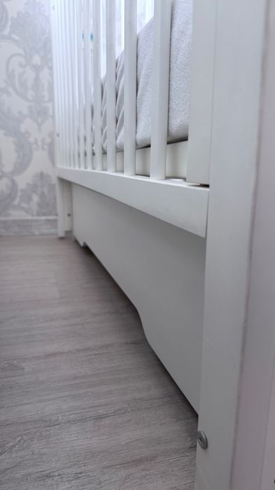 Продаётся красивый детский деревянный кроватка белого цвета