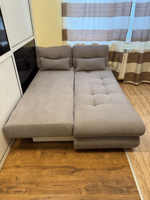 Разтегателен диван + възглавници