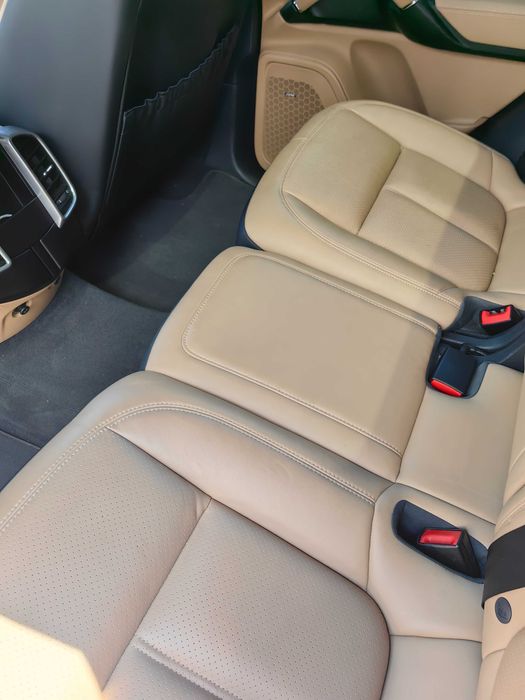 Продавам Porsche Cayenne